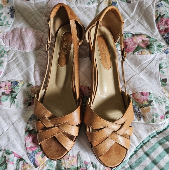 80 Bepointy Leather Sandals